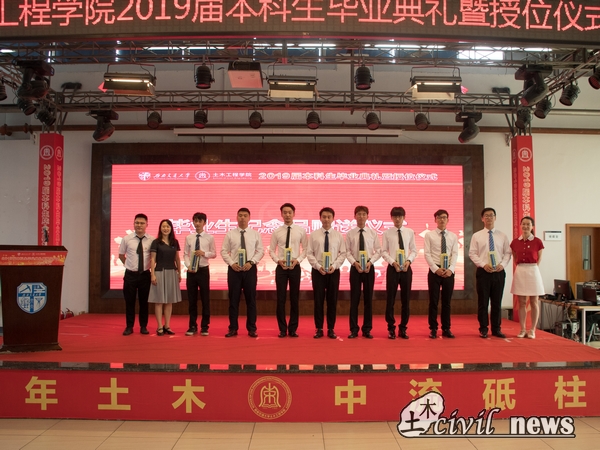 1561215388441028992.jpg 10.jpg